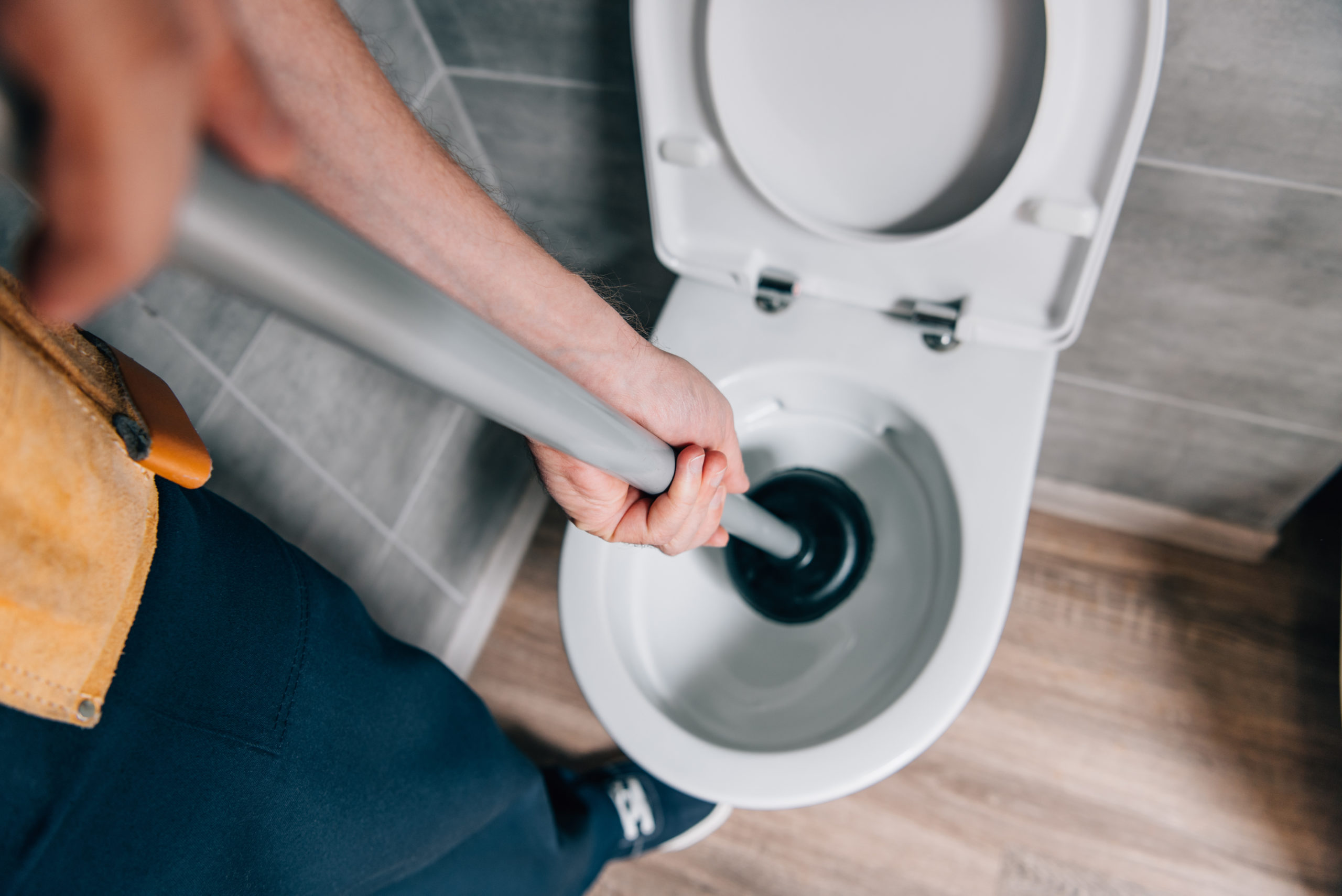 How To Fix a Clogged Toilet - Service Pros Plumbing